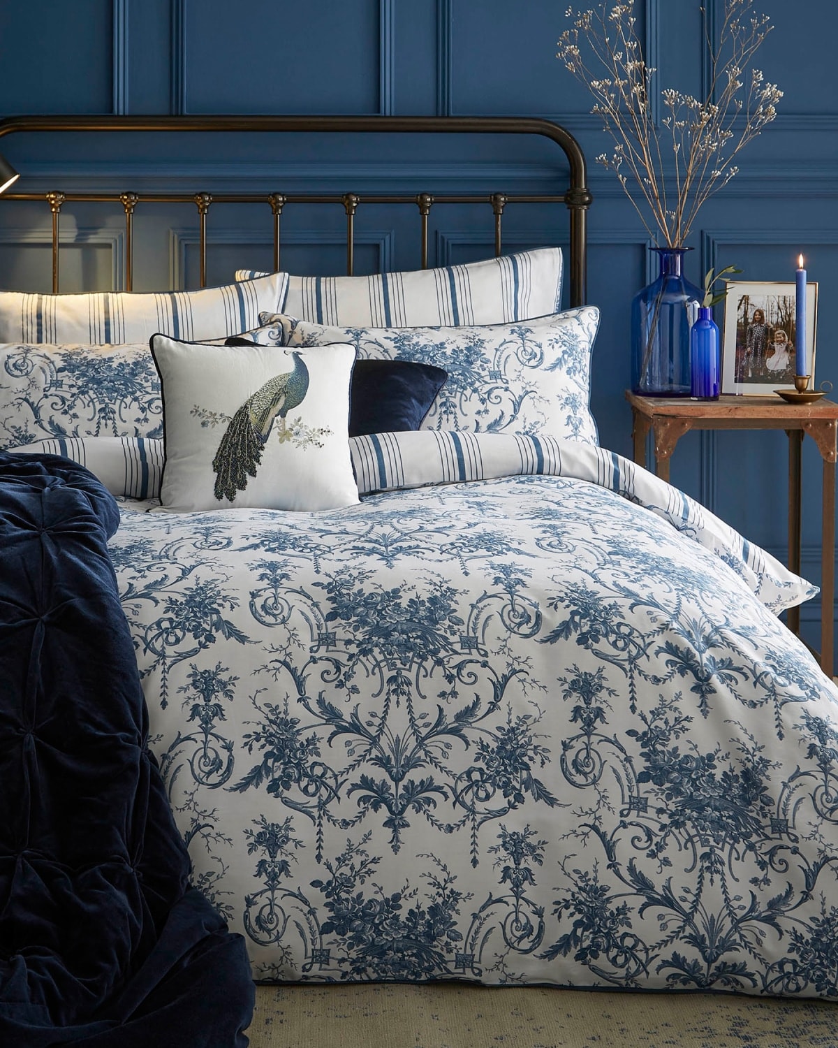 LAURA ASHLEY